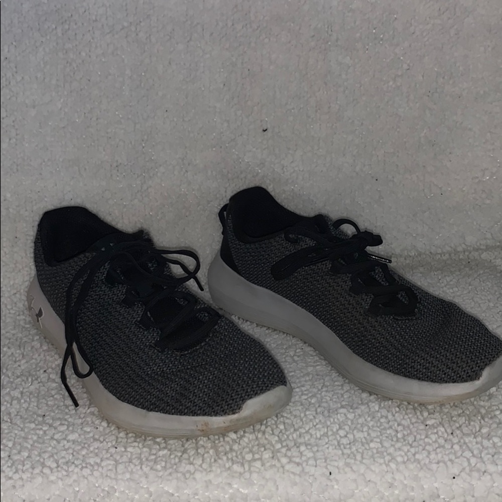 Under Armour men’s Size 9 tennis shoes